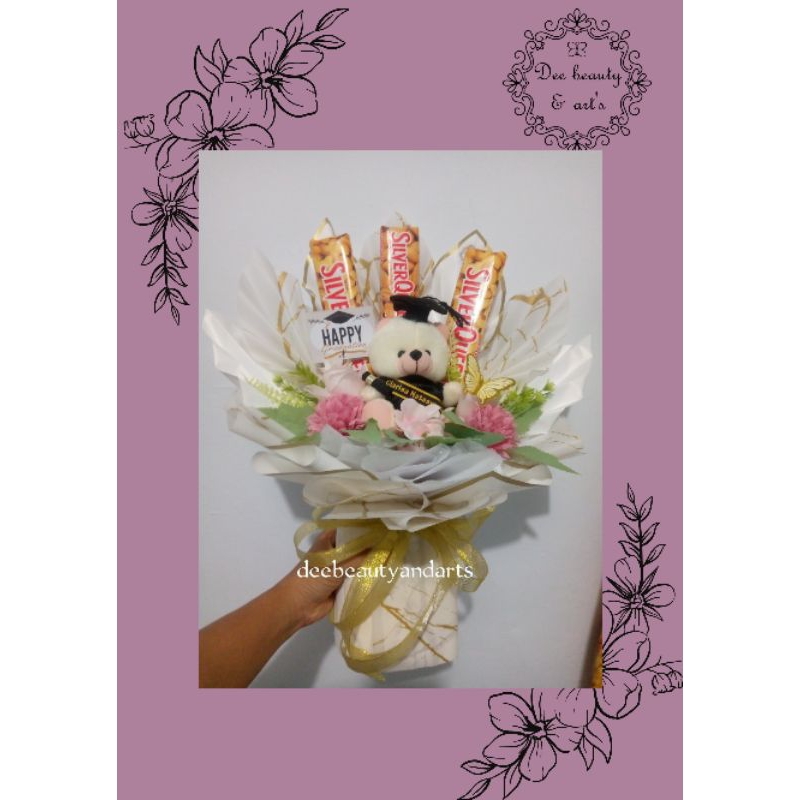 BUCKET BONEKA, BUNGA DAN COKLAT SILVERQUEEN FREE TULISAN DISELEMPANG BONEKA