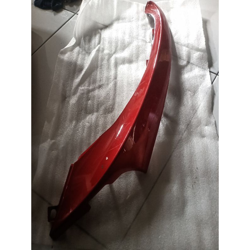 sayap cover dek bawah kanan Fino 125 merah original