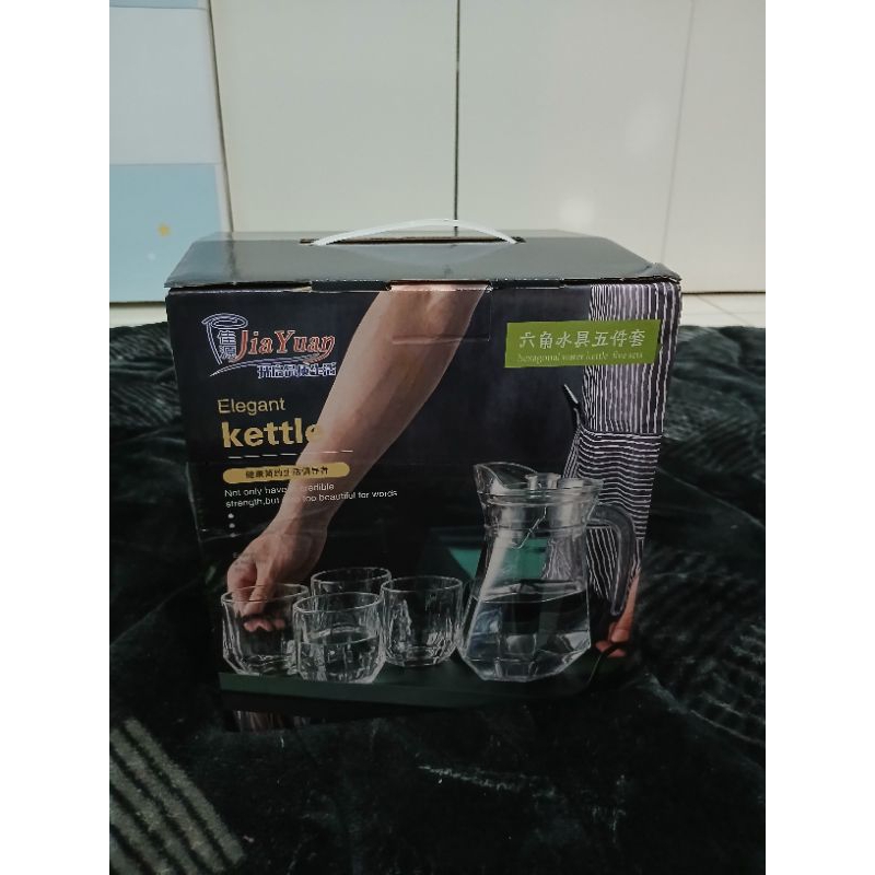 Set pitcher dan gelas kaca