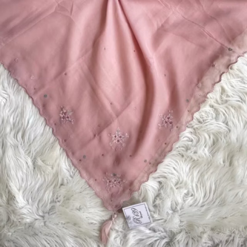 SEGIEMPAT MEWAH BORDIR PAYET PARIS LAMELA R 139 HIJAB / KERUDUNG MEWAH PARIS BORDIR PAYET