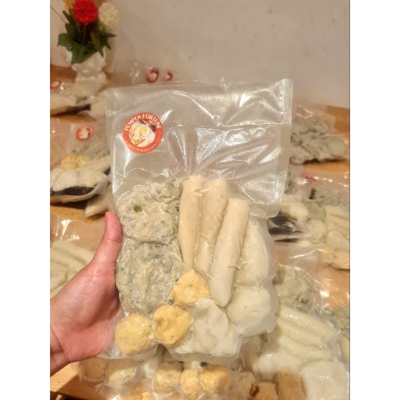 

Pempek CAMPUR Ikan Tenggiri 12 Pcs FROZEN