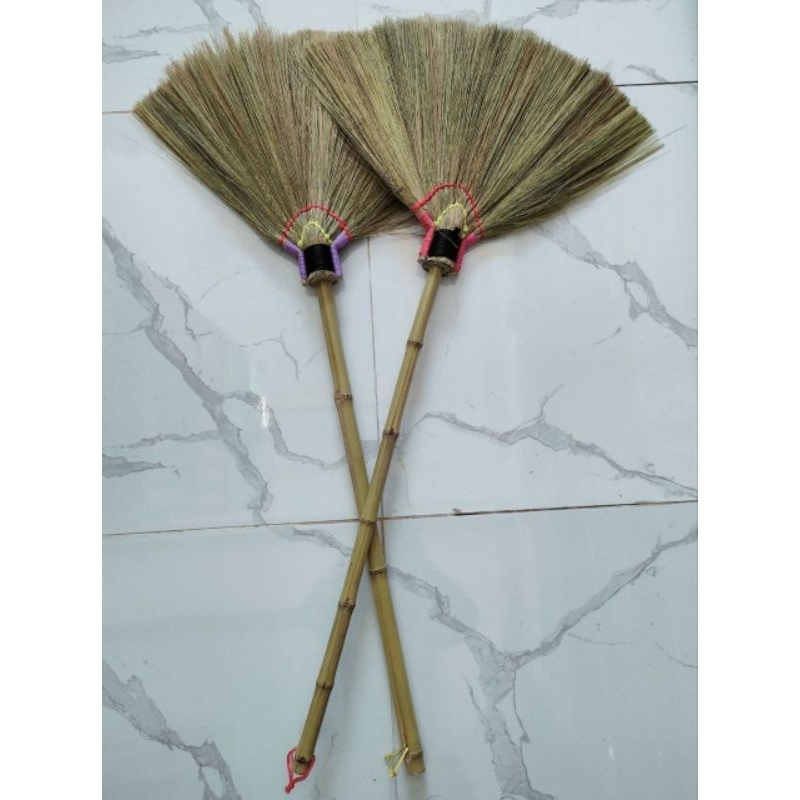 Sapu Rayung, sapu lantai jerami