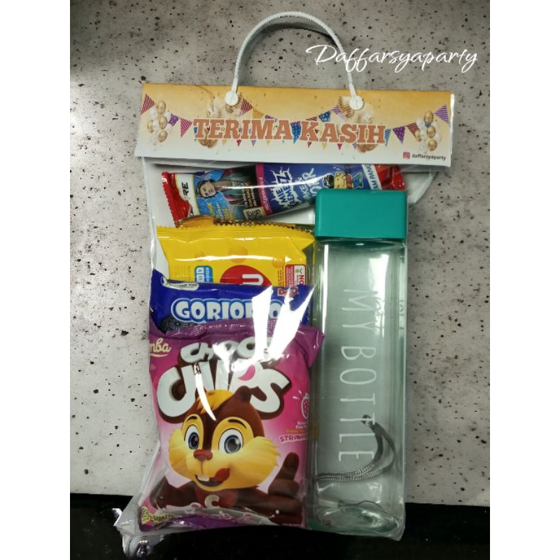 

Paket Bingkisan / Paket Hampers / Paket Souvenir Snack Ulang Tahun Anak Botol Minum