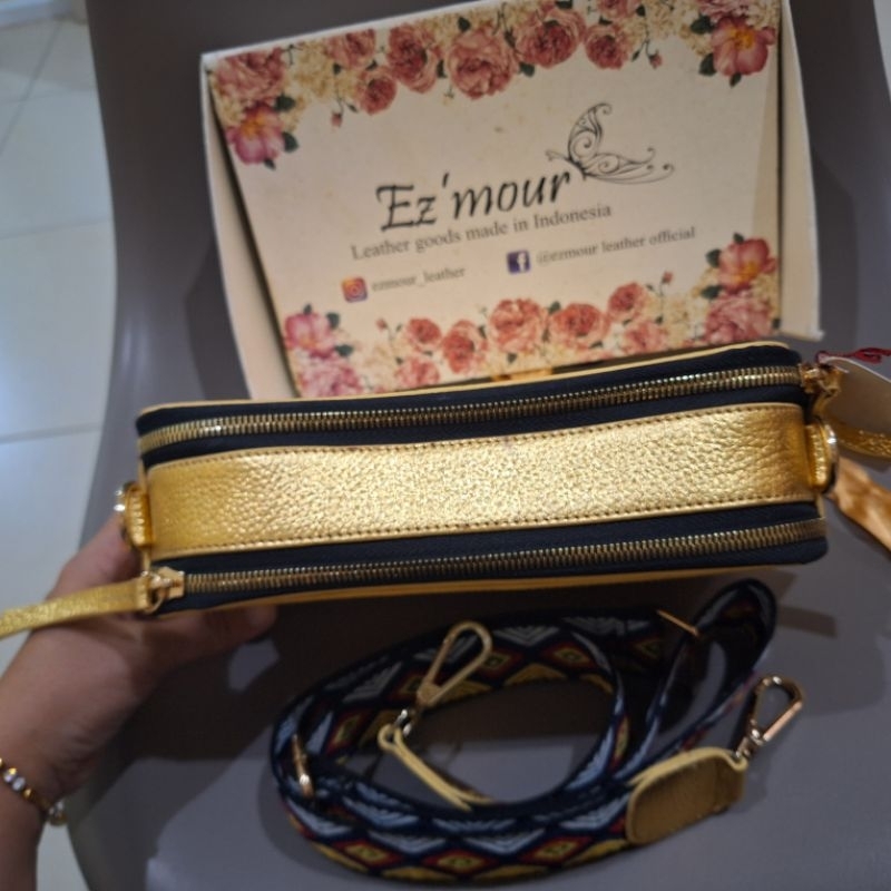 Tas Slempang Ezmour warna Gold masih baru