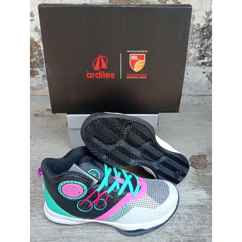 cuci gudang sepatu basket ardiles celestial original obral