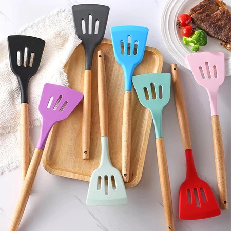 Spatula Sutil Bolong Gagang kayu Silicon /  Sutil Kayu / Sutil Silicon