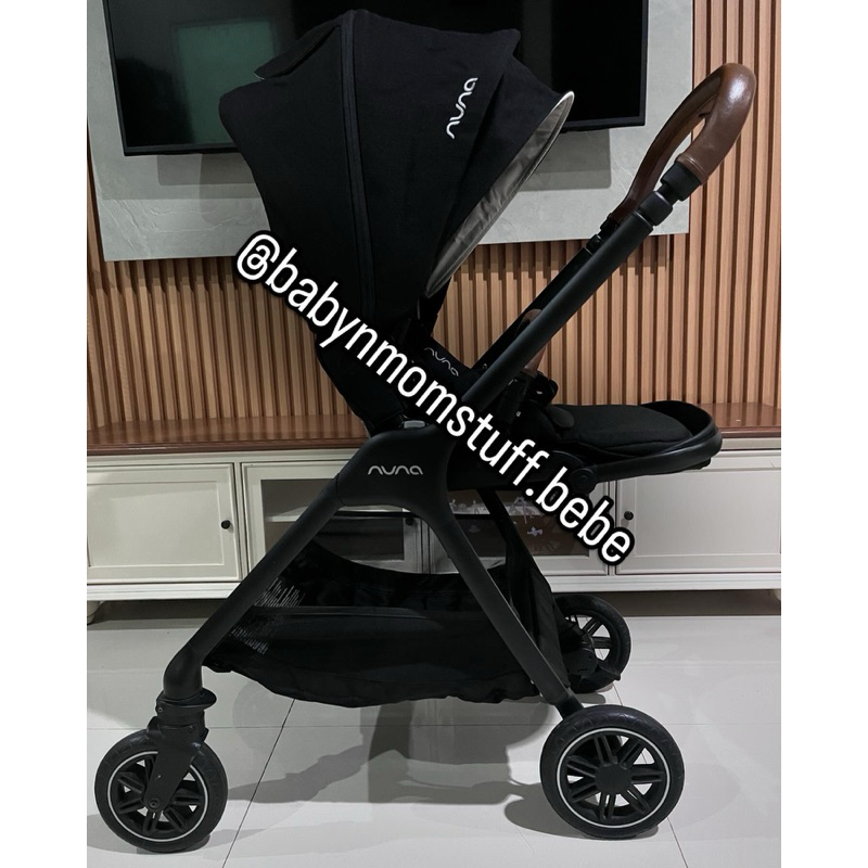 Nuna Triv Ebony Preloved