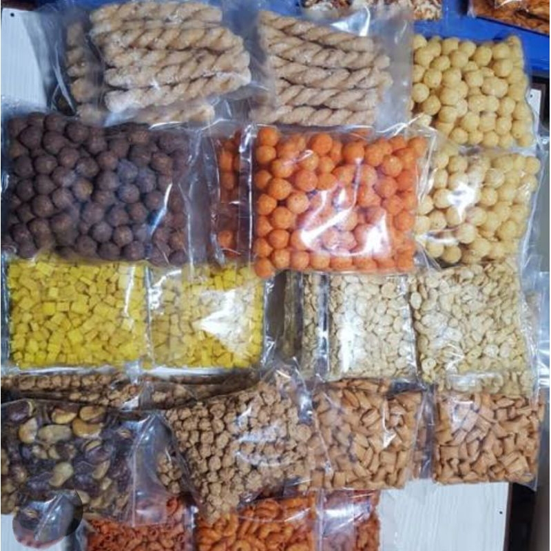 

cemilan campur 5 bungkus