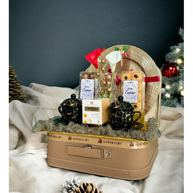 

Special Parcel Christmas Hampers & New Year Seasons Ready Stock ( Parcel C )