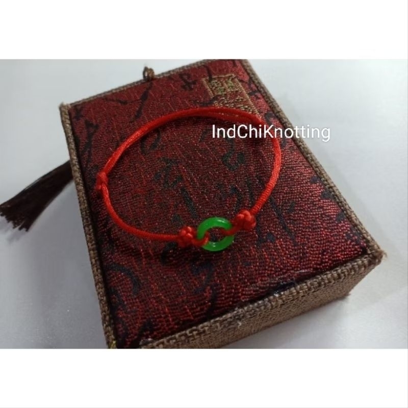 Gelang Giok Hijau Donat Tali Merah