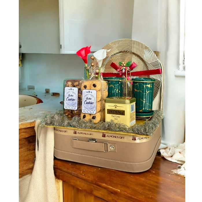 

Hampers Parcel Christmas & New Year Seasons Ready Stock ( Parcel E )