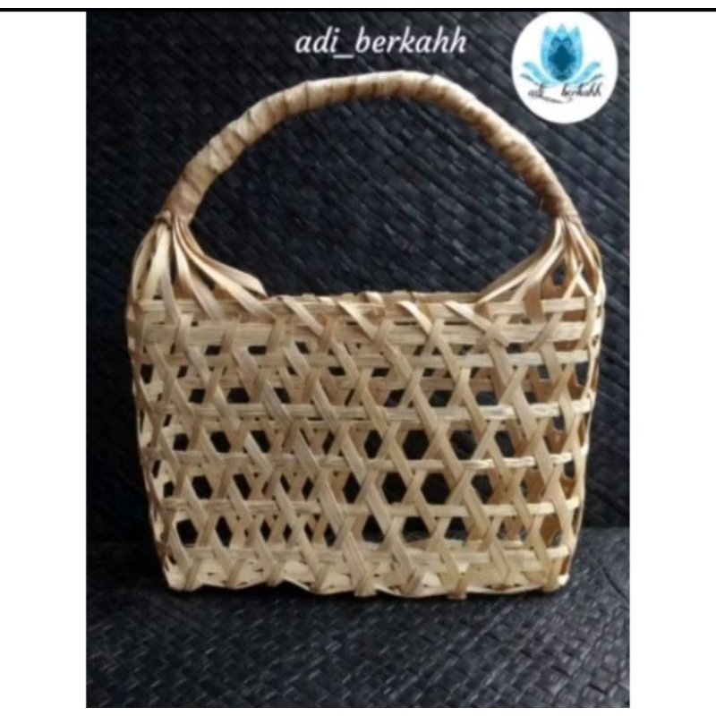 

Tas souvenir ayaman bambu 20x5x14cm