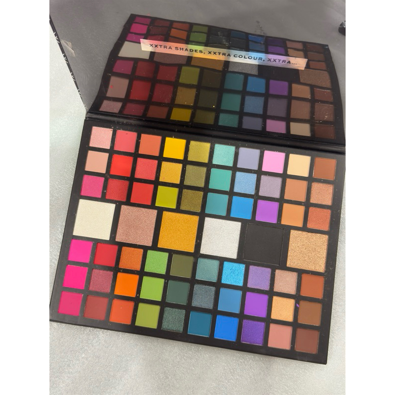 XX Revolution XXTRAVAGANZA Eyeshadow Palette (NEW)