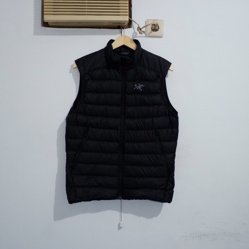 ARCTERYX VEST PACKABLE ULTRALIGHT BLACK LOGO BORDIR