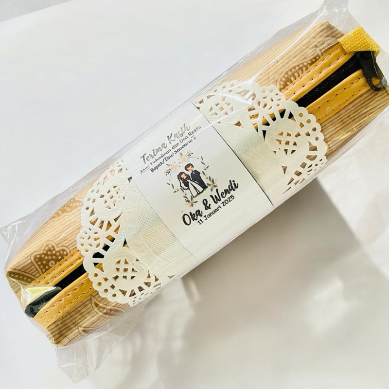 

SOUVENIR TEMPAT PENSIL BATIK UK 19X7 MINIMAL 50 PCS FREE KARTU UCAPAN REQUEST