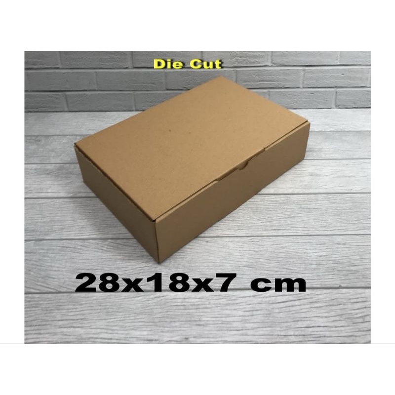

Kardus 28x18x7cm Kardus Die Cut 28x18x7cm Kardus Hampers Kardus Hadiah Box Hampers Box hadiah Kotak Hampers Kotak hadiah Gift Box Corrugated Box tempat Hadiah Tempat Kado Gift set