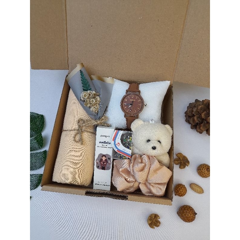 

Gift Box hijab dan jam tangan-hampers jam tangan dan parfum -hampers Aesthetic Kekinian - Kado Untuk Pacar - Kado Ulang Tahun - graduation- Anniversary-weding- Paket Hemat Hampers -