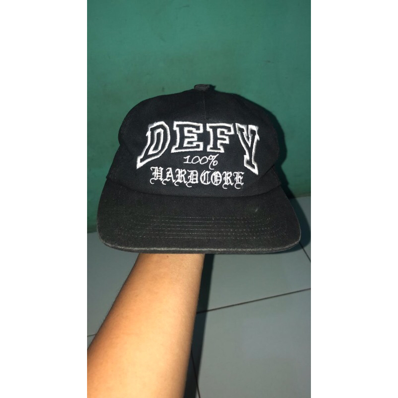 topi defy