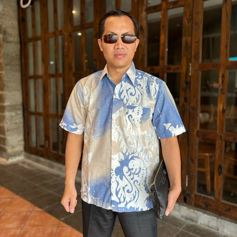 Hem batik pria BIRU CREAM 901 bahan katun lengan pendek