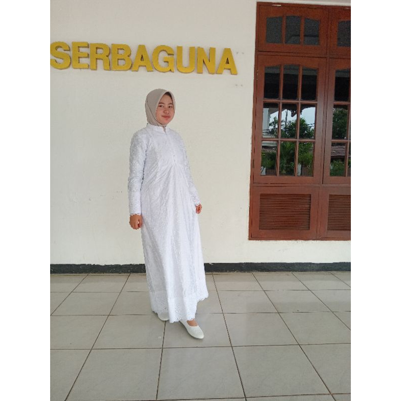 Gamis semi sutra renda