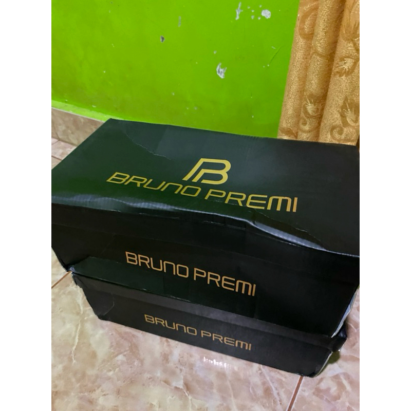 sendal bruno premi