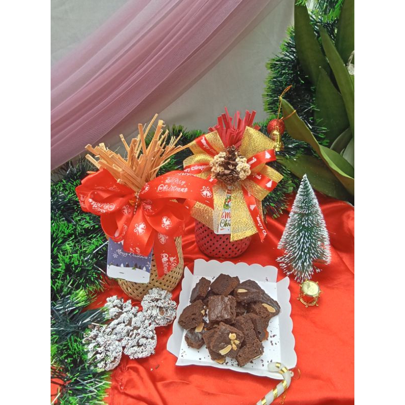 

HAMPERS NATAL FUDGY BROWNIES