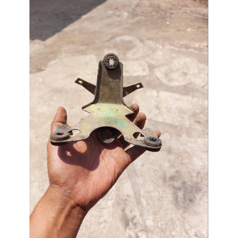 Breket Pangkon Lampu Belakang Megapro Primus Original