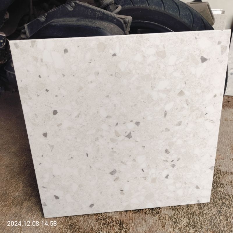 KERAMIK LANTAI KASAR CARPOT PLATINUM DEXTER WHITE 50X50 KW1