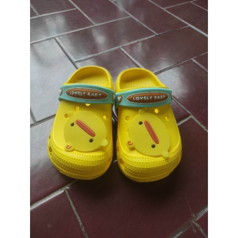 sandal anak motif bebek (preloved)