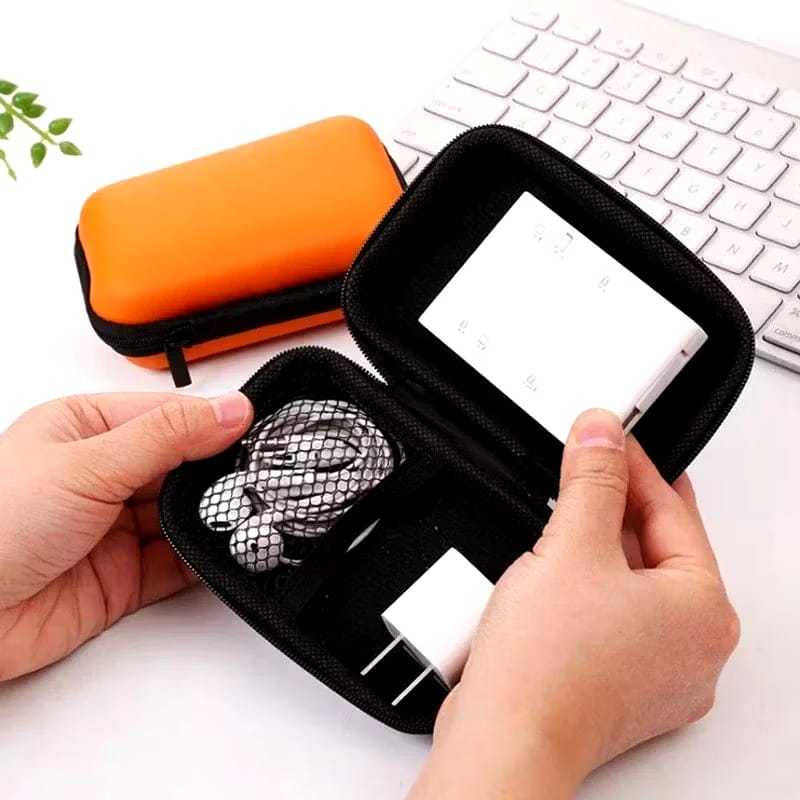 Kotak Penyimpanan Karet dan Kabel USB