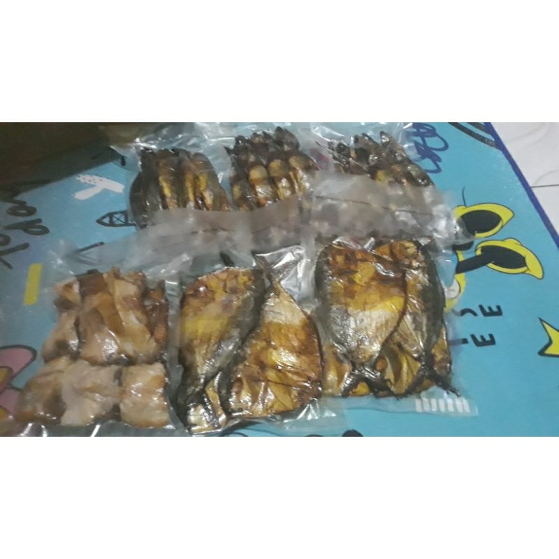 

ikan asap ani2 khas pemalang isi 5 ekor besar tebal