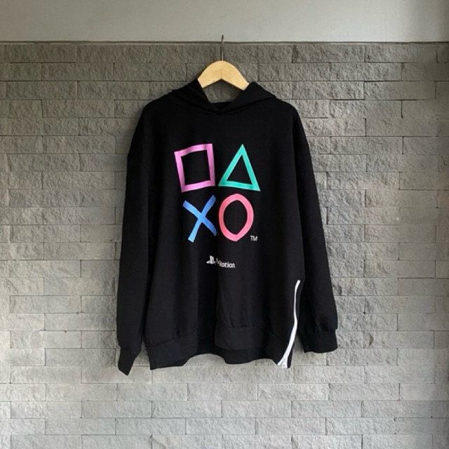 HOODIE HITAM / GU UNIQLO X PLAYSTATION