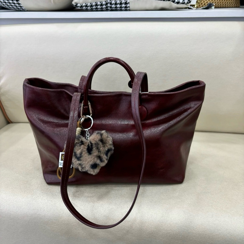 Royal cuir Tote Maroon with Bag Charm