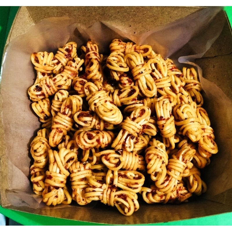 

Mie Gulung / Mie Uwel / Mie Lilit Pedas Asin Gurih Kemasan 500gram