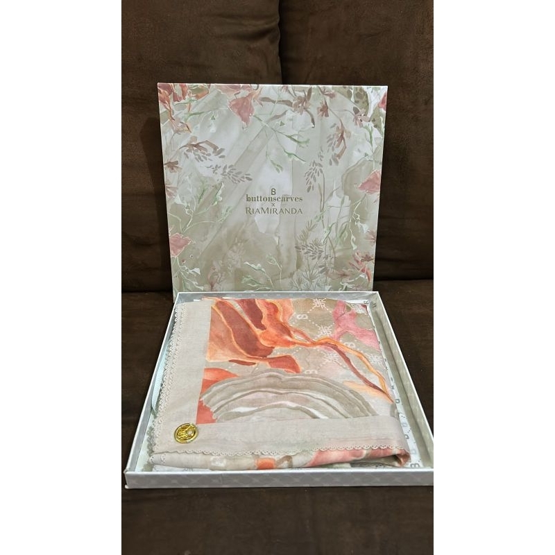 Buttonscarves xanadu abalone