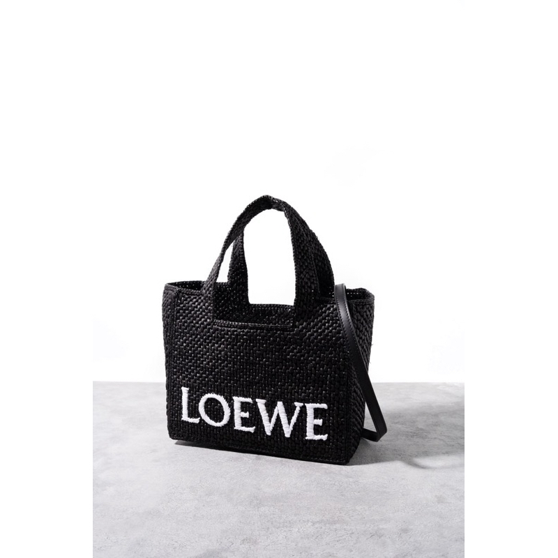 Loewe Small Loewe font tote bag in raffia Black