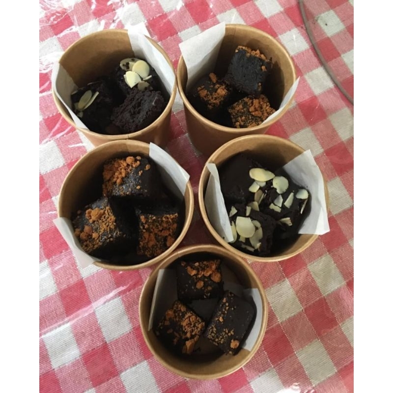 

3 CUP HAMPERS MINI BROWNIE/ BROWNIE BITES