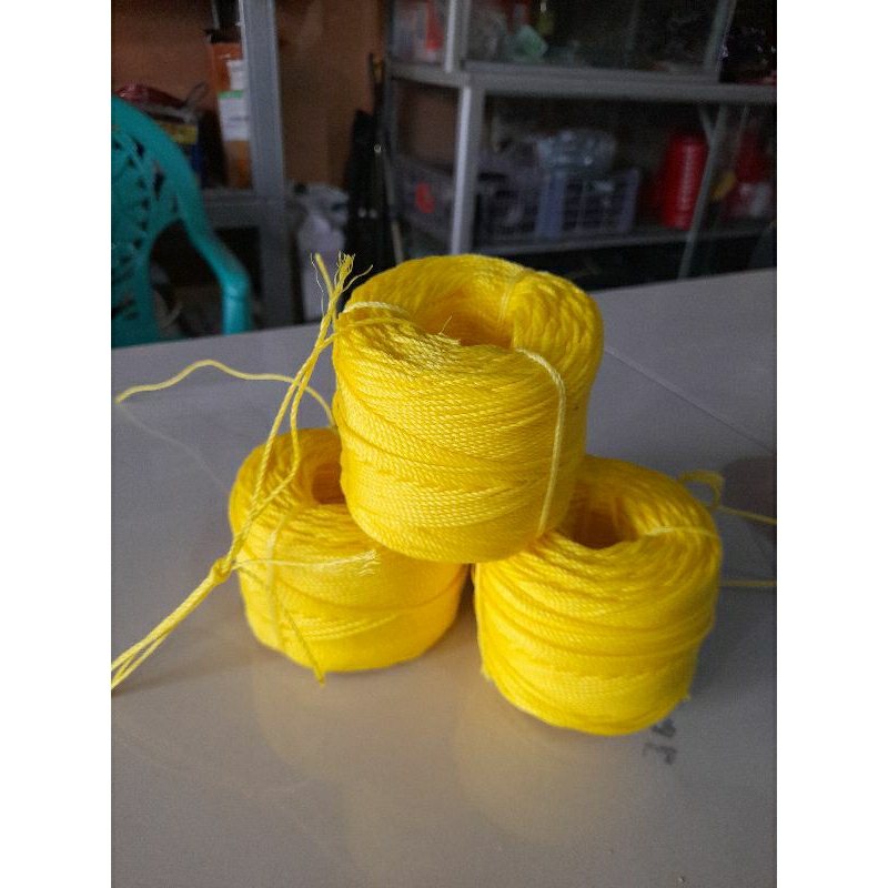 

TALI TAMBANG PLASTIK KECIL PE 1,5mm panjang +/- 100 Meter (1 roll)