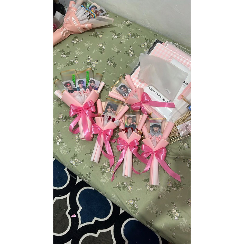 Bouquet Foto & Bouquet Snack (bisa custom foto apa saja contoh : Idol Kpop dan foto pribadi dan cust