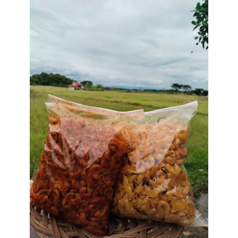 

makaroni cikruh 250gram kriuk original gurih,pedas gurih dan extra pedas gurih