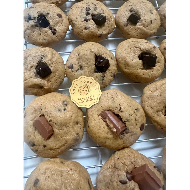 

PAKET ISI 5 SOFT COOKIES VARIAN MIX DARK CHOCO+CADBURRY 40-45gr