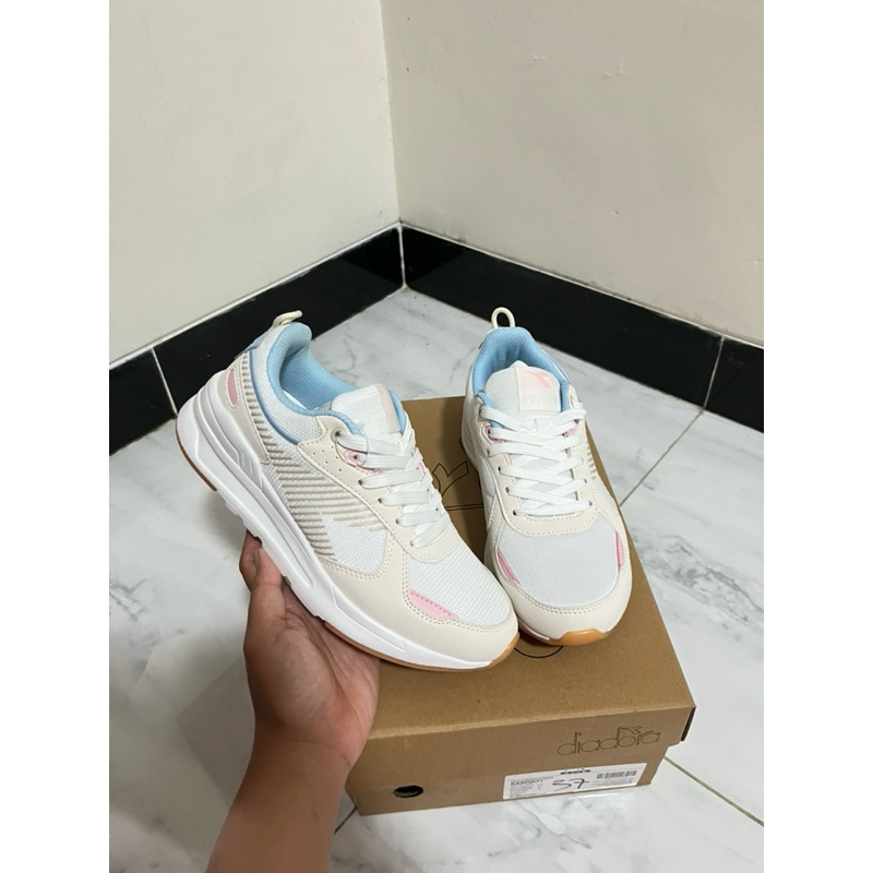 Sepatu Diadora women putih cream blue sale 70% ukuran 37 (KASPIA)