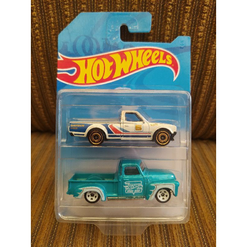 Hot Wheels Twin Pack Pickup Chevy & Datsun