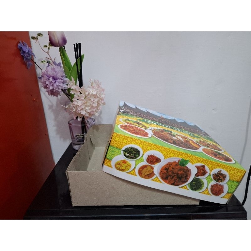 

Kotak nasi Minang 20x20 tanpa mika 50pc