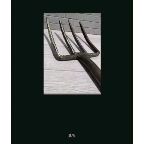 garpu injak tanah 4 Mata kualitas mantap baja super