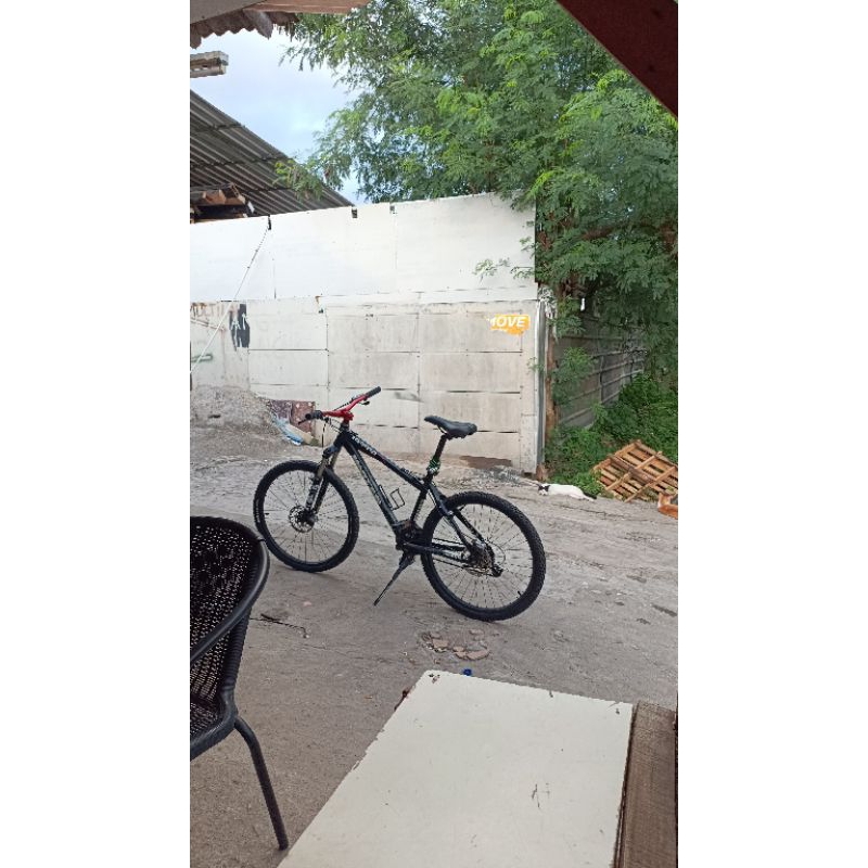 Mountain Bike hitam