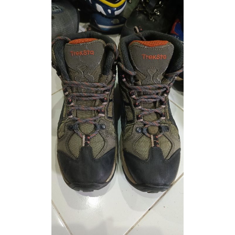 sepatu gunung & trail running TREKSTA size 41