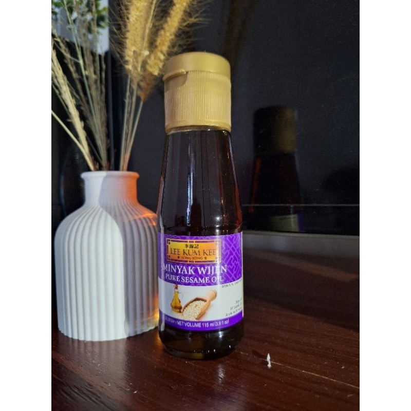 

Lee Kum Kee Minyak Wijen Pure Sesame Oil 115ml Exp 2026