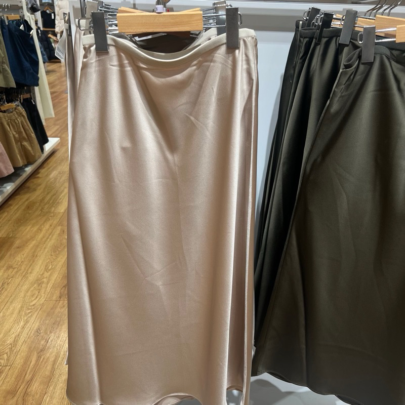 Uniqlo rok satin wanita skirt women (New)