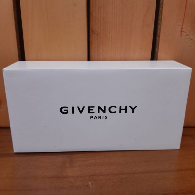 

KOTAK BOX KACAMATA GIVENCHY